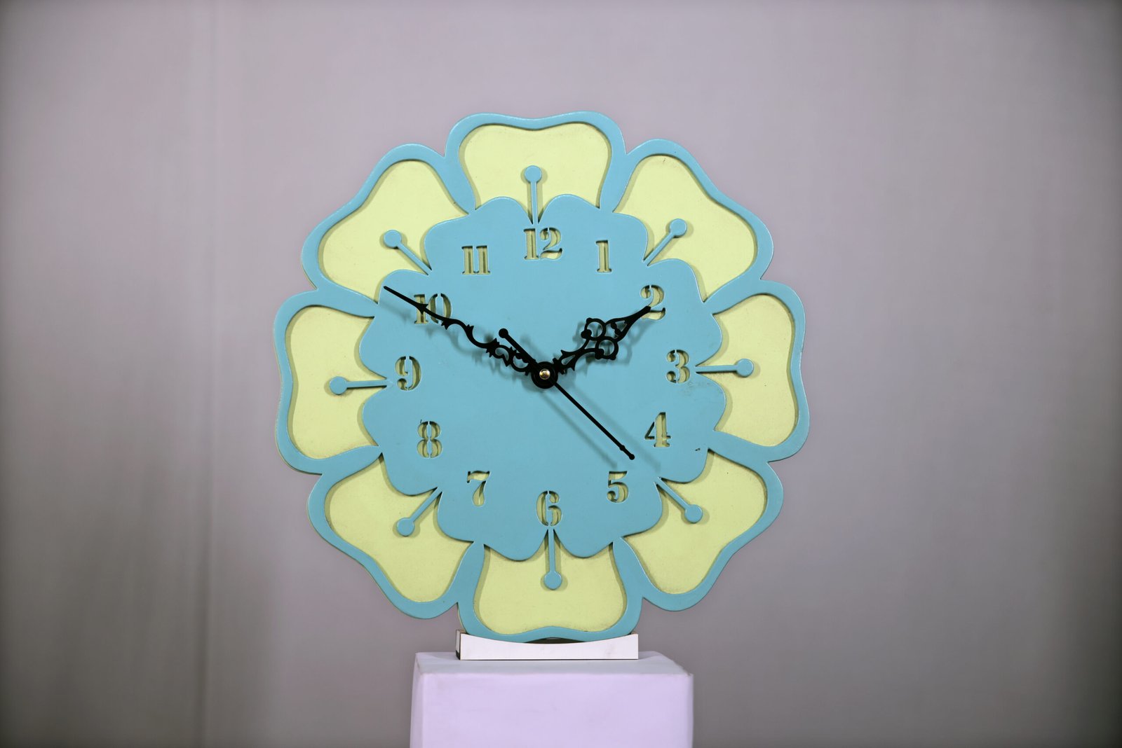 Flower-Shaped Decorative Table Clock